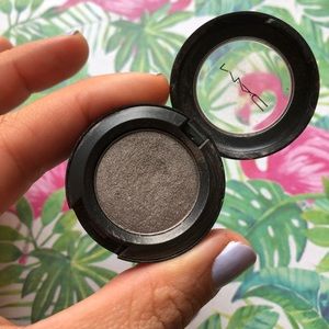 MAC cosmetics eyeshadow in Smoke and Diamonds
